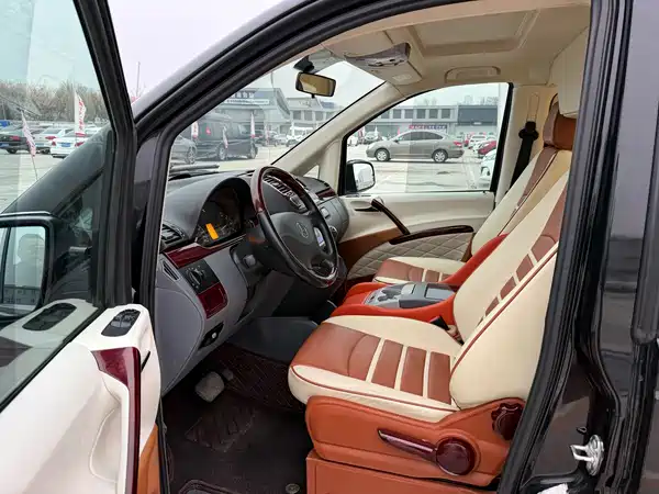 Mercedes-Benz Vito 2013