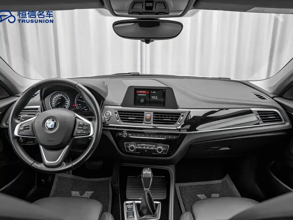 BMW 1 Series 2019 — фото 12