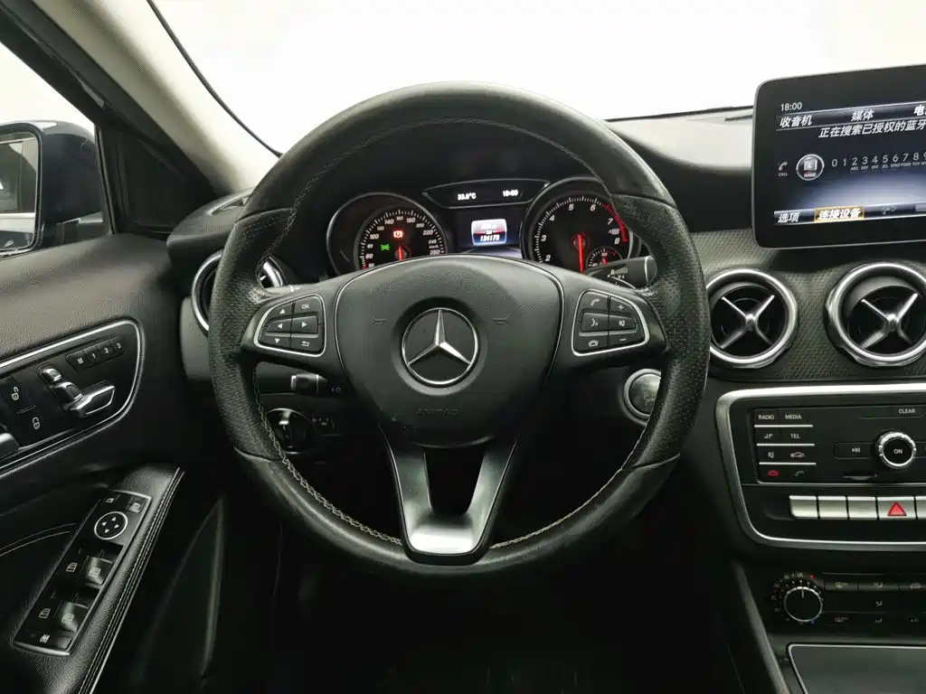 Mercedes-Benz GLA 2018 — фото 11