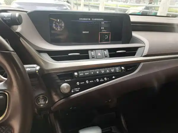 Lexus ES 2021