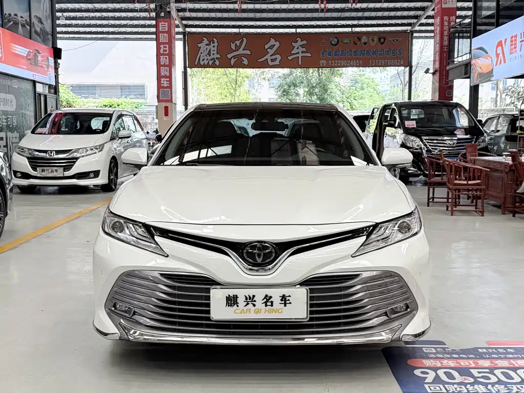 Toyota Camry 2020 — фото 2