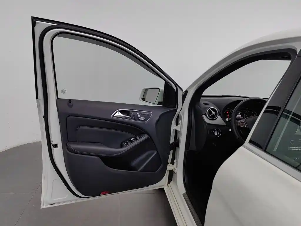Mercedes-Benz B-Class 2016 — фото 8