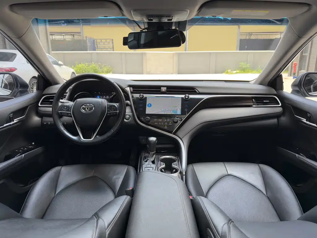 Toyota Camry 2020 — фото 6