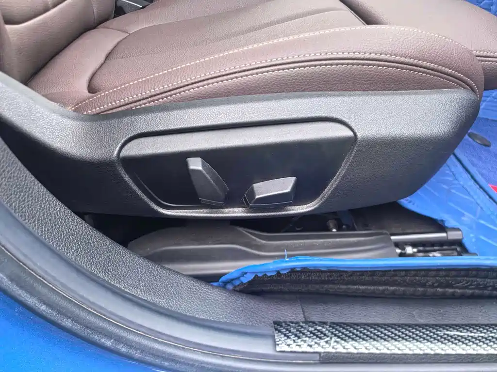 BMW 1 Series 2019 — фото 14