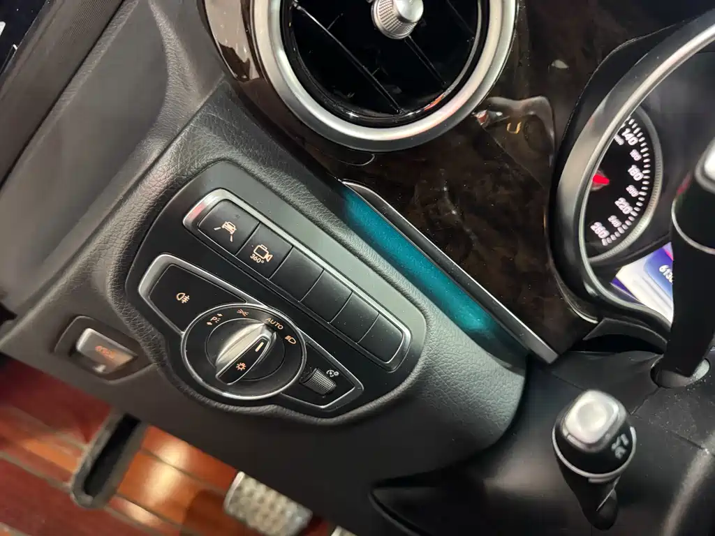 Mercedes-Benz V-Class 2017 — фото 13
