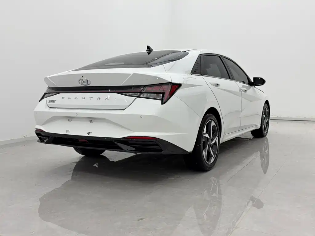 Hyundai Elantra 2022
