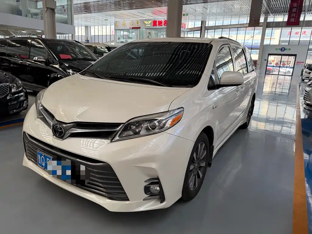 Toyota Sienna 2020 — фото 1