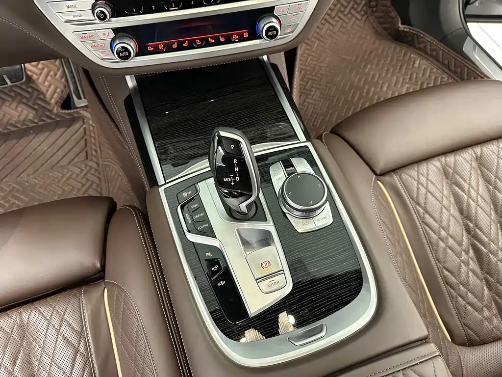 BMW 7 Series 2020 — фото 21
