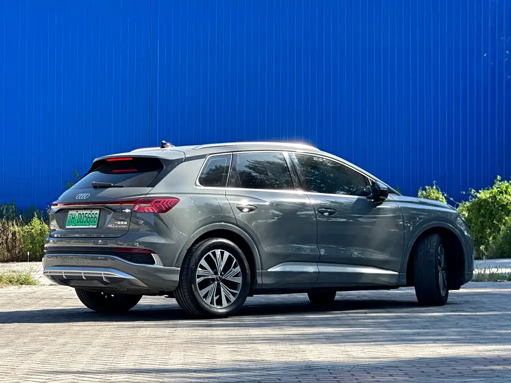 Audi Q4 E-Tron 2023 — фото 6