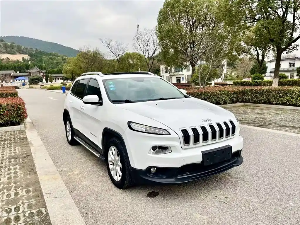 Jeep Cherokee 2016 — фото 22
