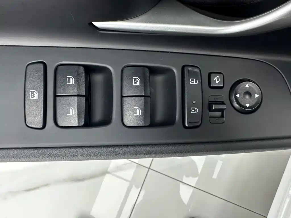 Hyundai Elantra 2023 — фото 12