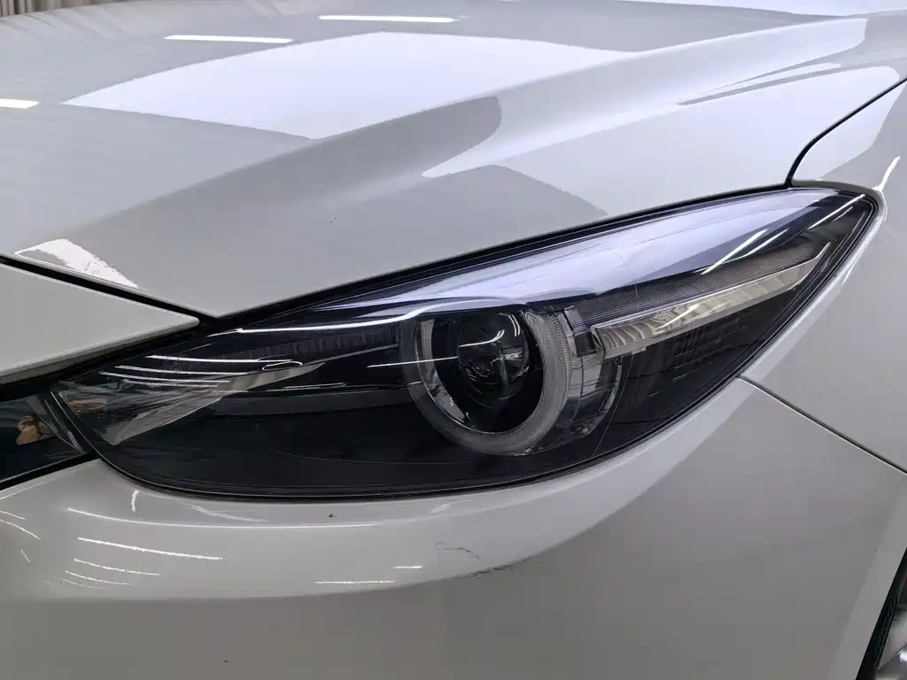Mazda 3 Axela 2018 — фото 4