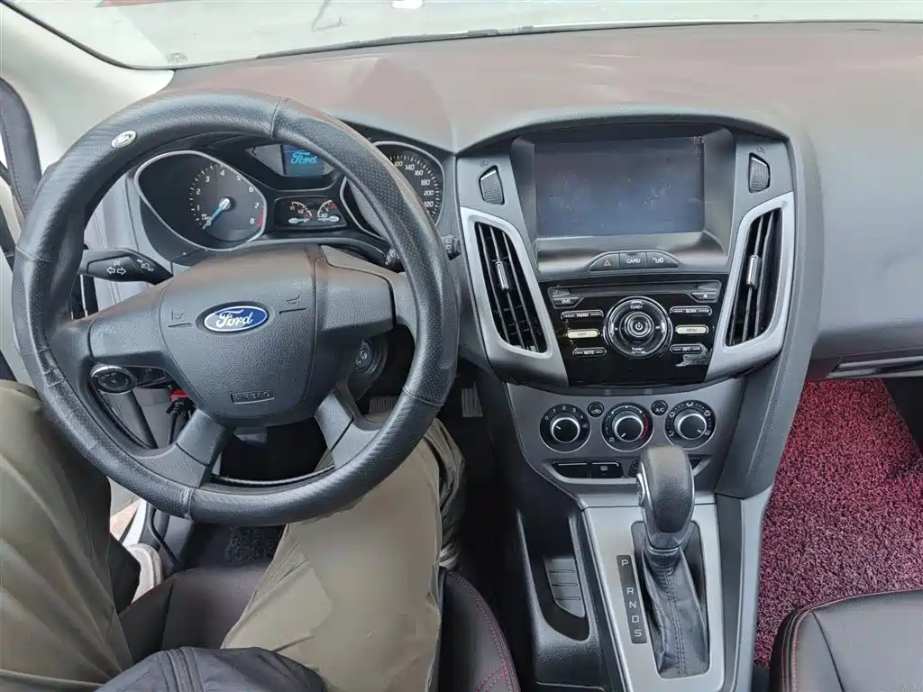 Ford Focus 2015 — фото 6