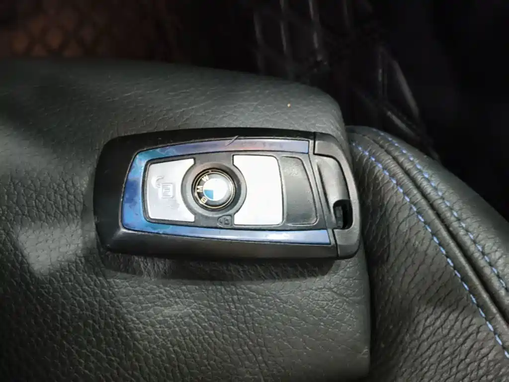 BMW 3 Series 2019 — фото 9