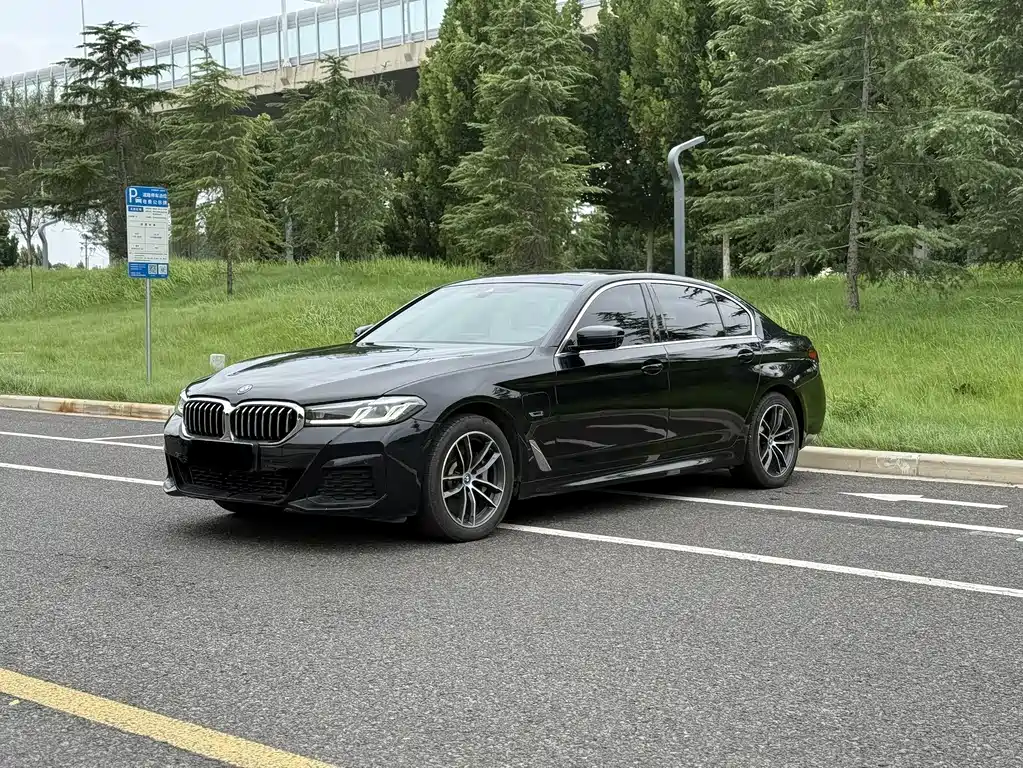 BMW 5 Series New Energy 2023 — фото 2