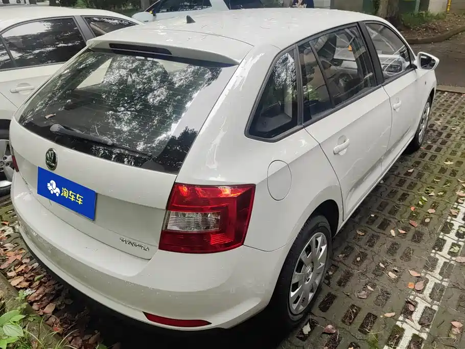 Skoda Rapid Spaceback 2016 — фото 3