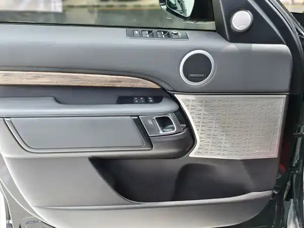 Land Rover Discovery 2019