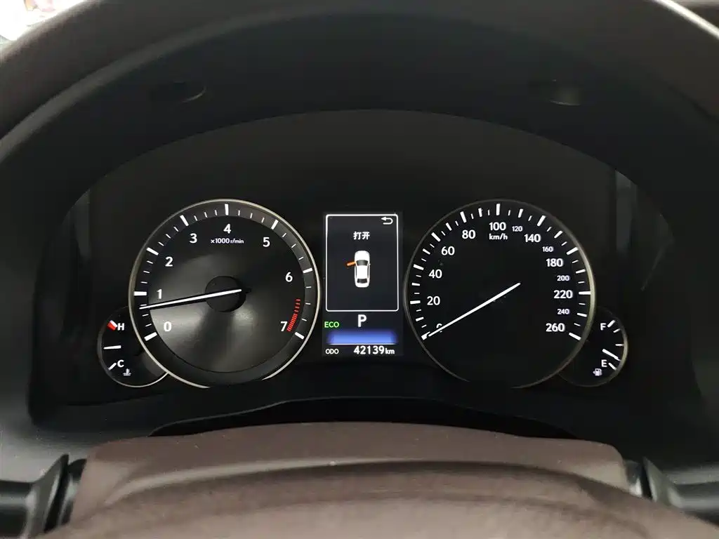 Lexus ES 2017 — фото 12