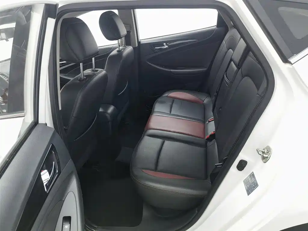 Changan Eado XT 2016 — фото 15