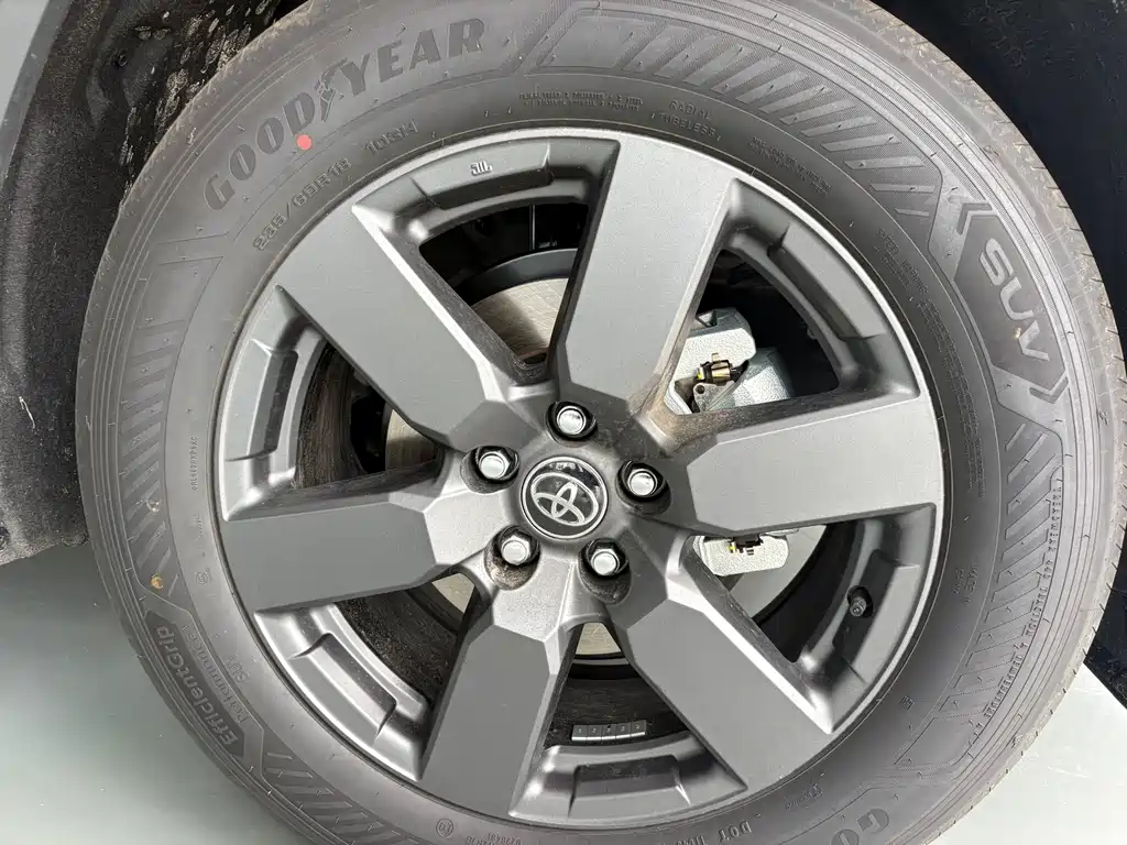 Toyota RAV4 — фото 10