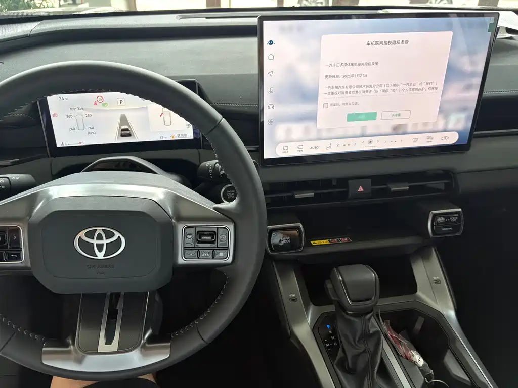 Toyota RAV4 — фото 14