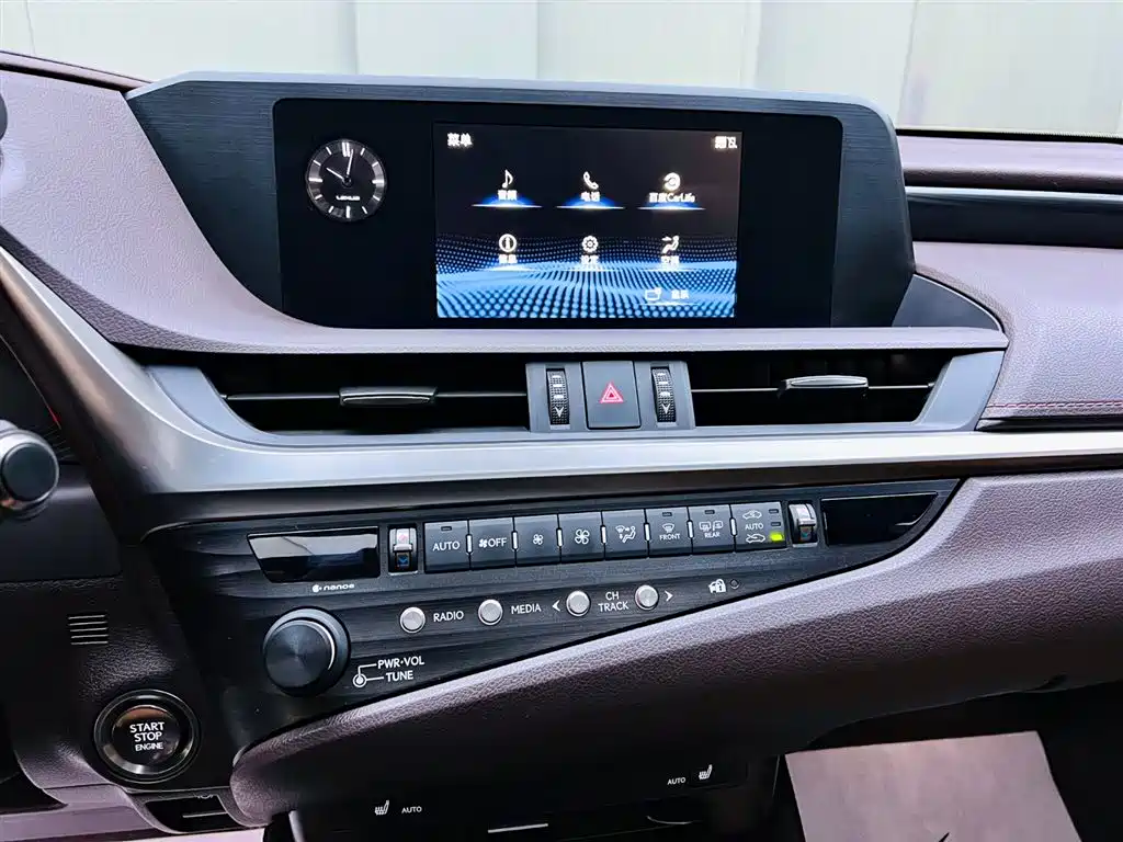 Lexus ES 2020 — фото 13