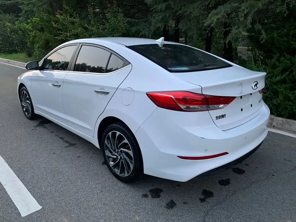 Hyundai Elantra 2019 — фото 4