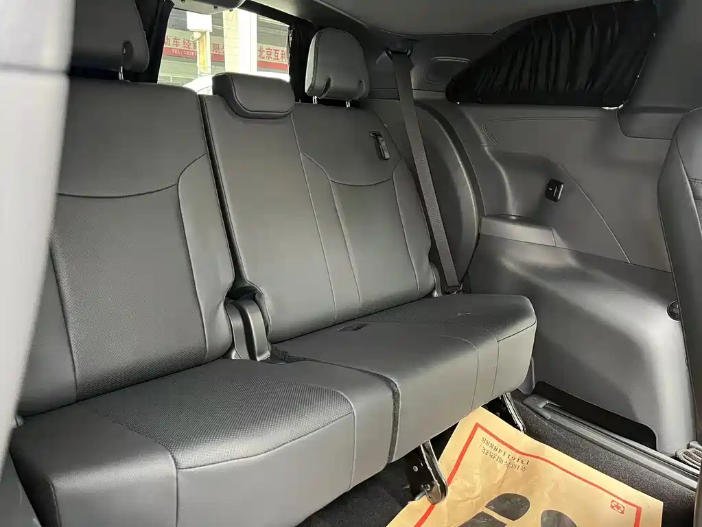 Toyota Granvia 2023 — фото 26