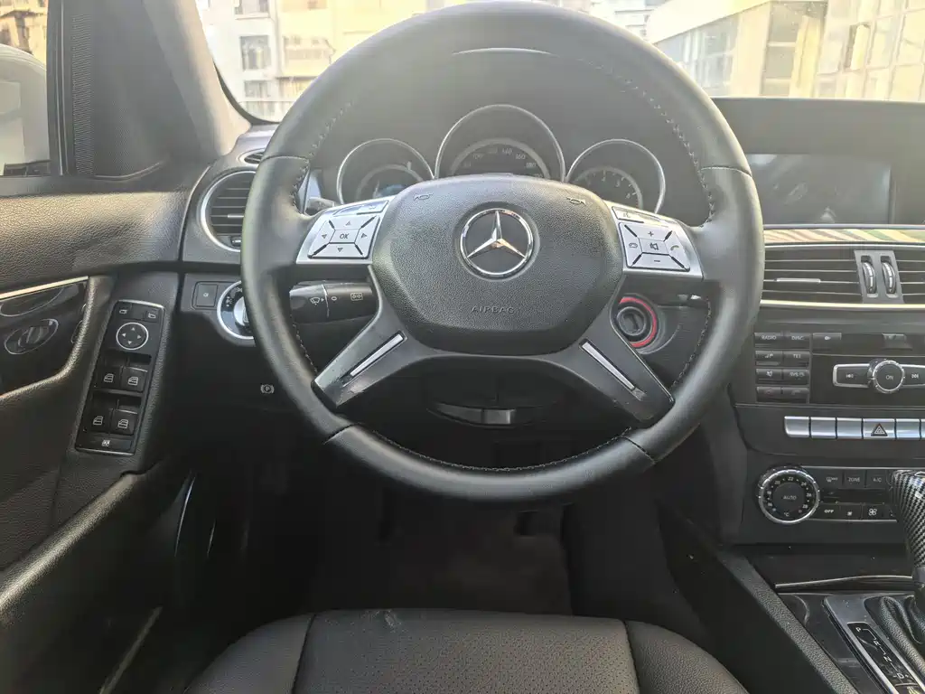 Mercedes-Benz C-Class 2011 — фото 12
