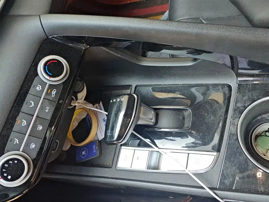 Hyundai Elantra 2023 — фото 16