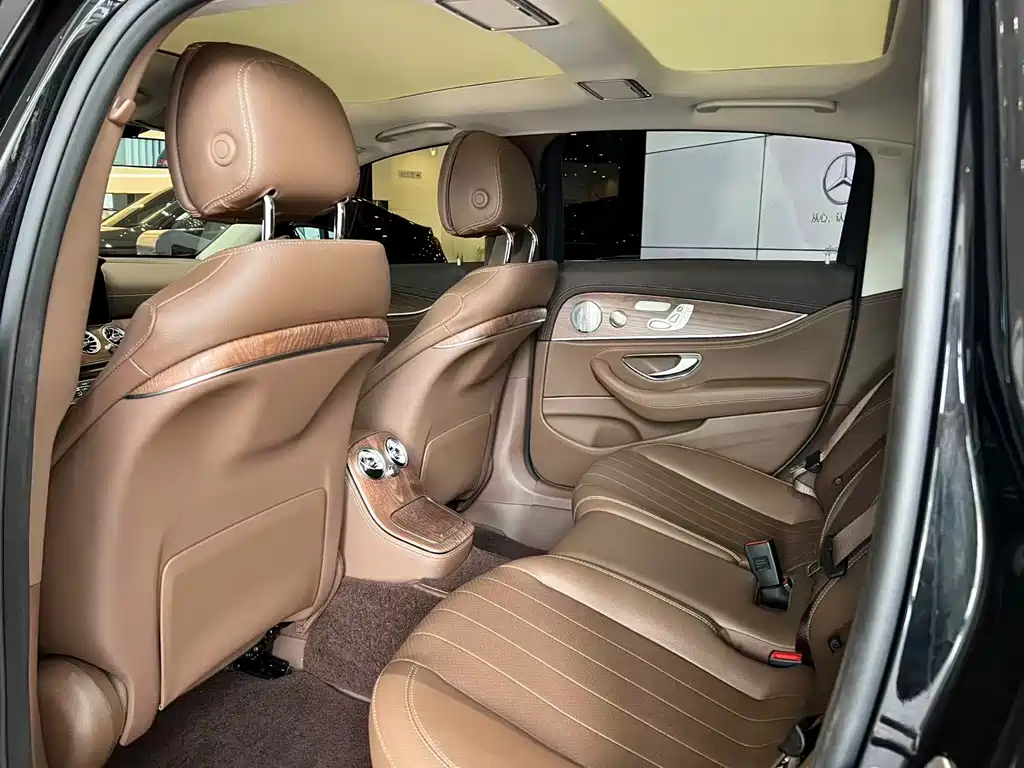 Mercedes-Benz E-Class 2023 — фото 3