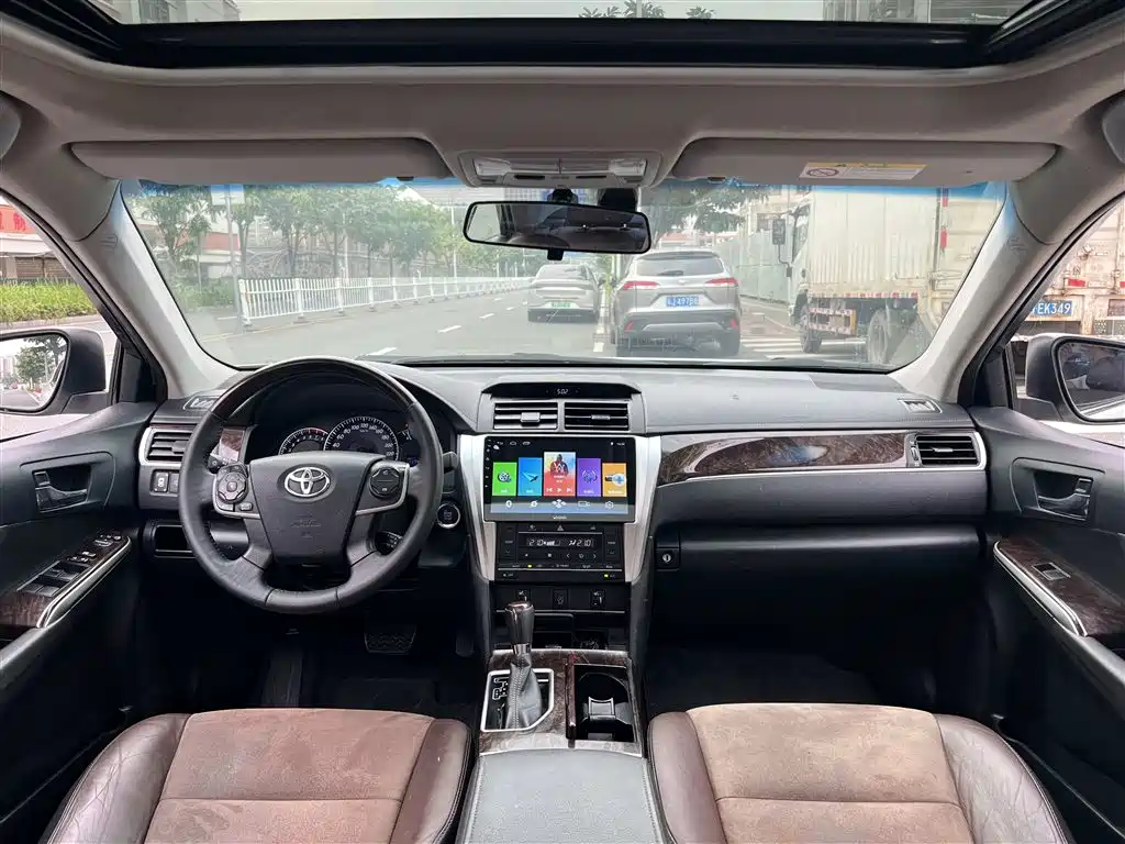 Toyota Camry 2017 — фото 11