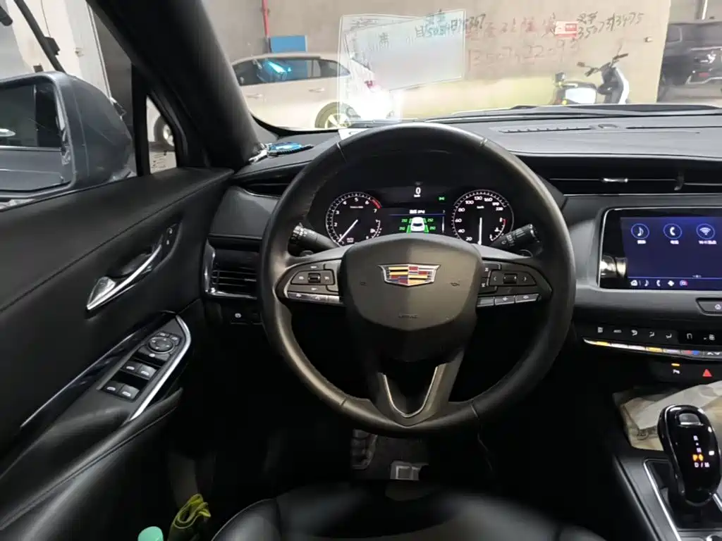 Cadillac XT4 2023 — фото 11