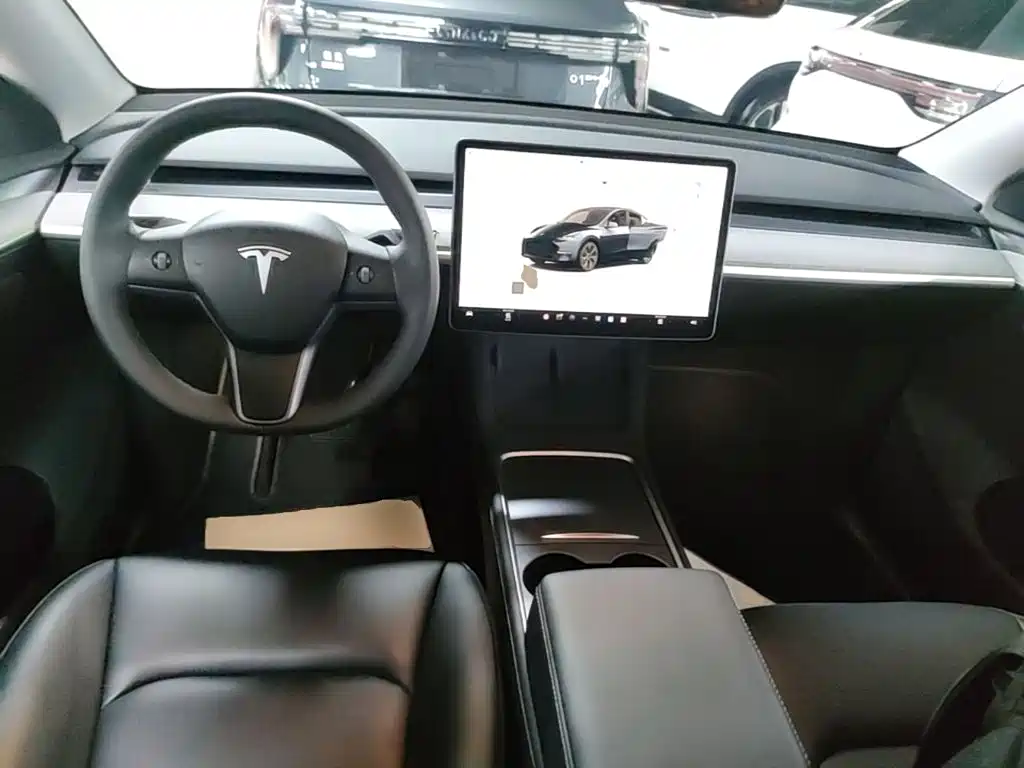 Tesla Model Y 2024 — фото 10