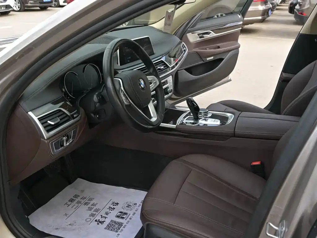 BMW 7 Series 2017 — фото 21