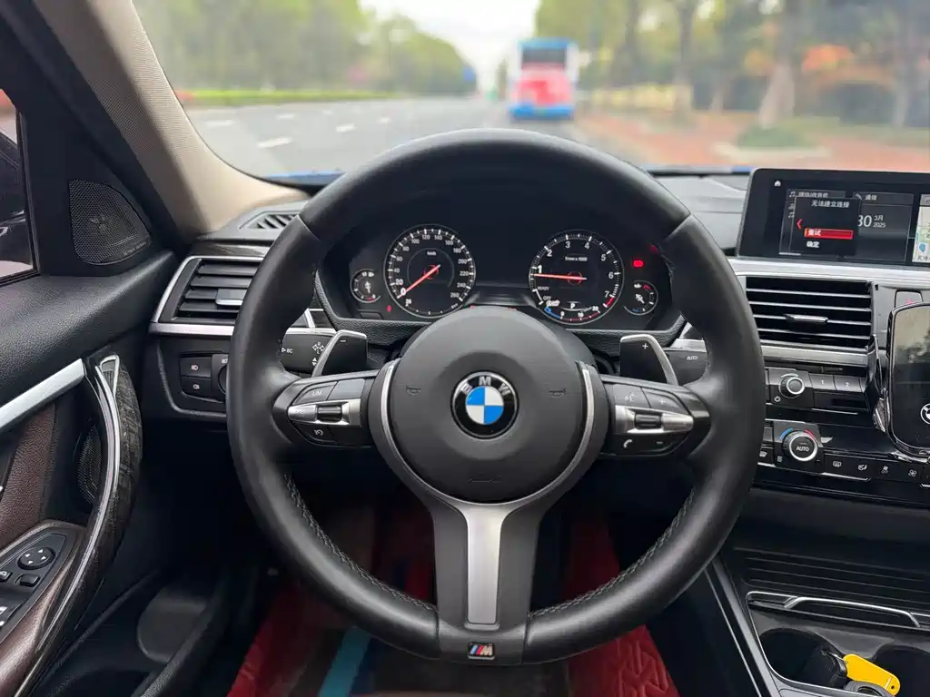BMW 3 Series 2019 — фото 5
