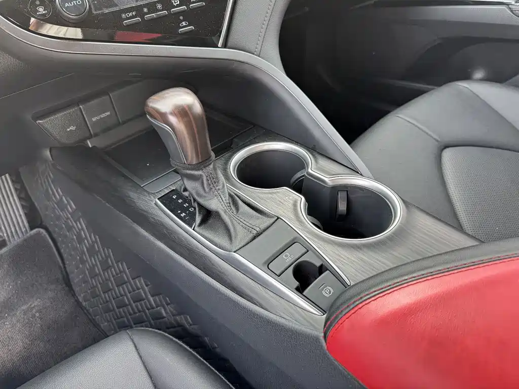 Toyota Camry 2023 — фото 14