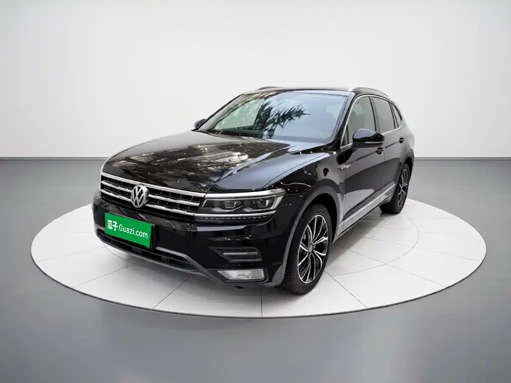 Volkswagen Tiguan L 2017 — фото 1