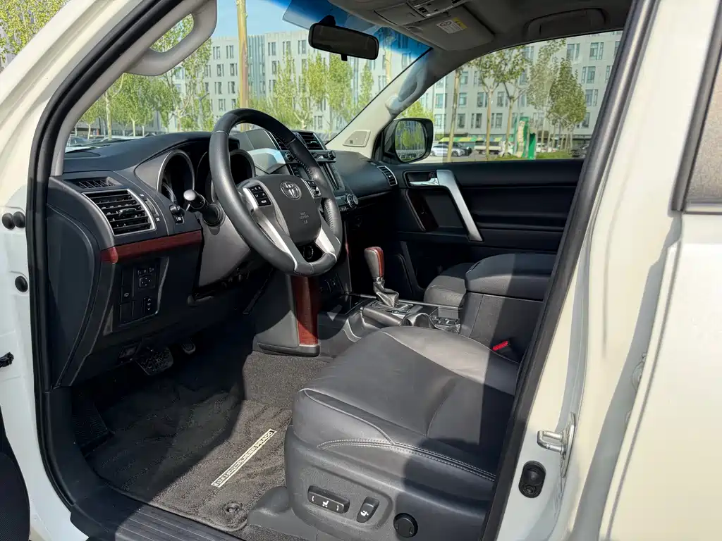 Toyota Prado 2015 — фото 12