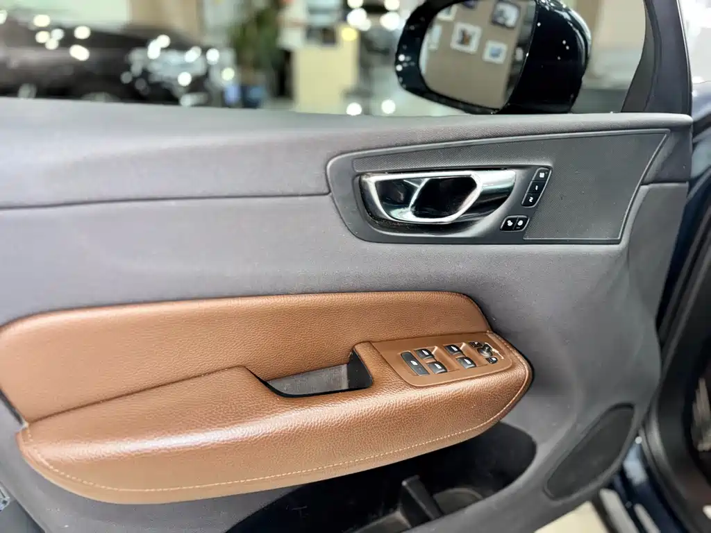 Volvo XC60 2020 — фото 13