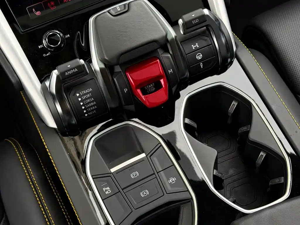 Lamborghini Urus 2020 — фото 16