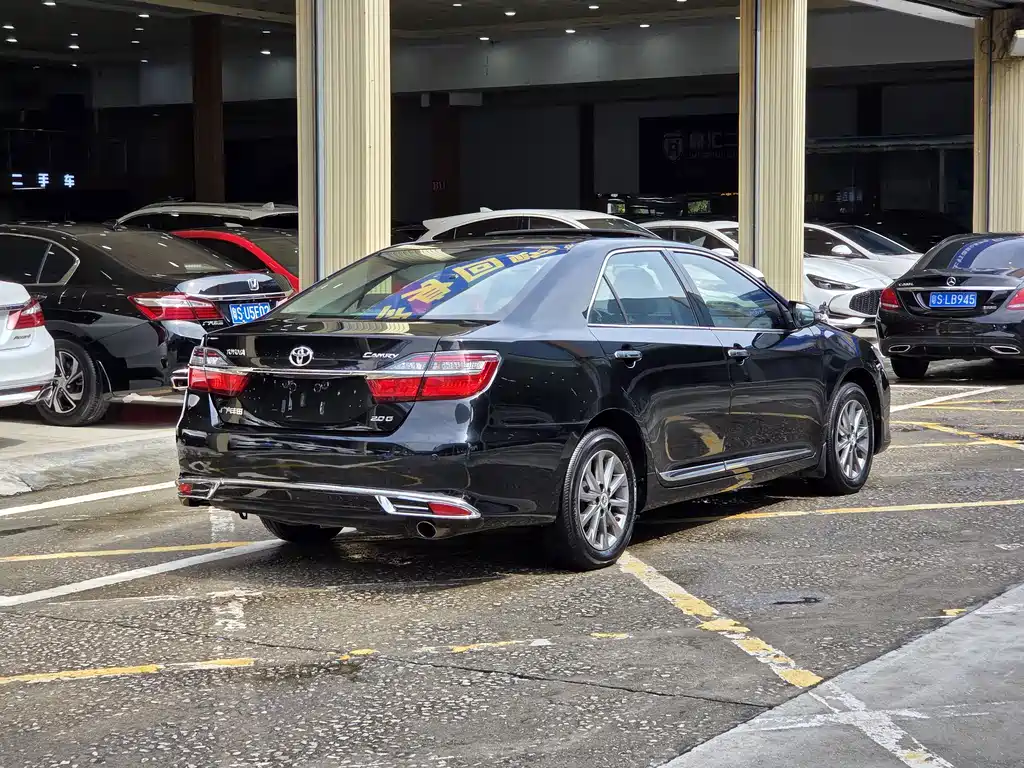 Toyota Camry 2016 — фото 19