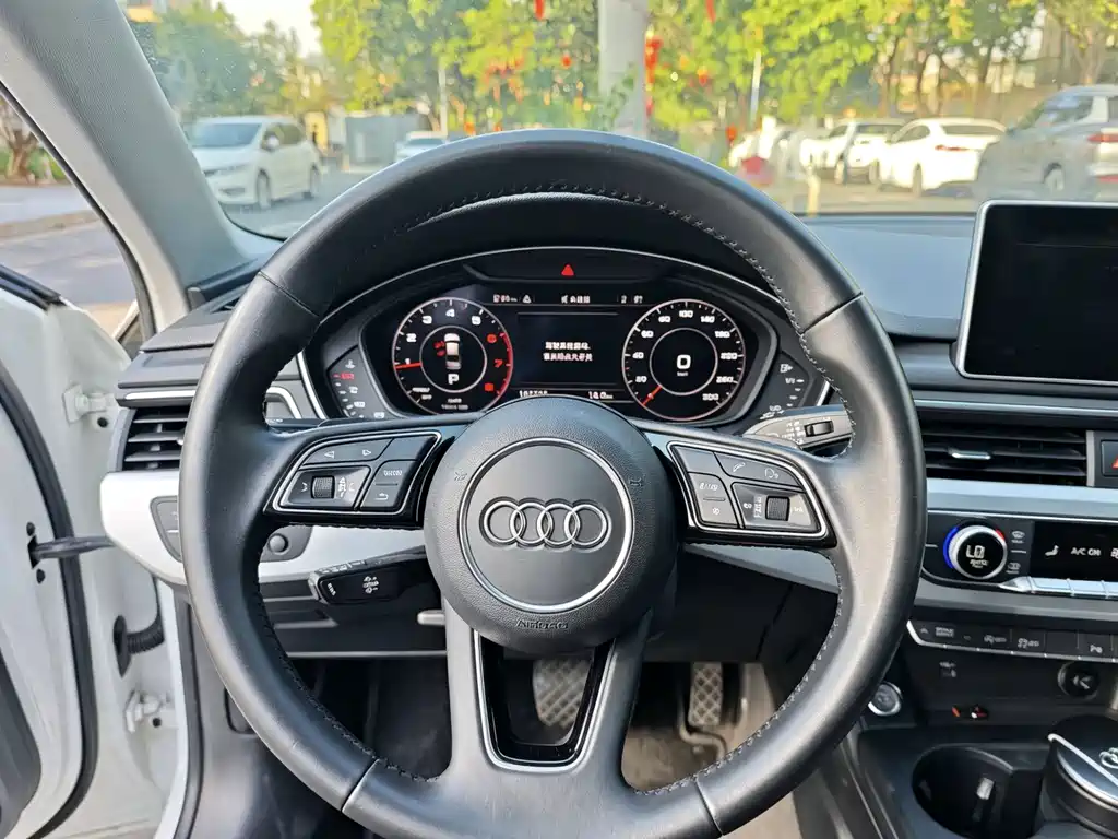 Audi A4L 2018 — фото 12