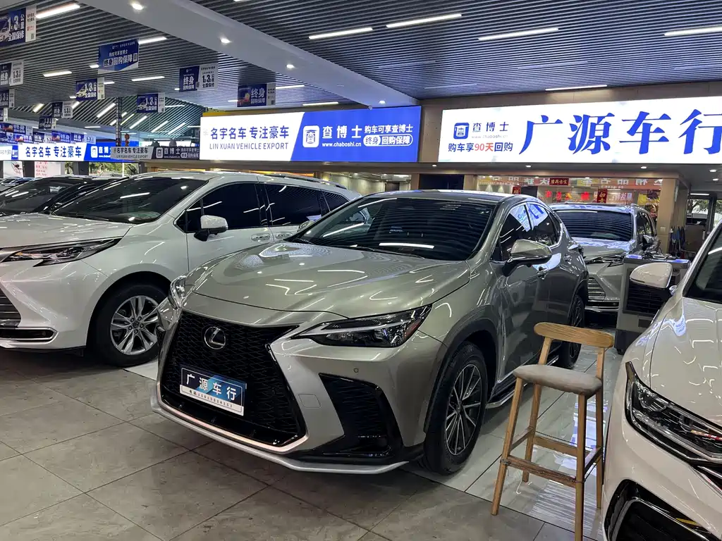 Lexus NX 2022 — фото 1