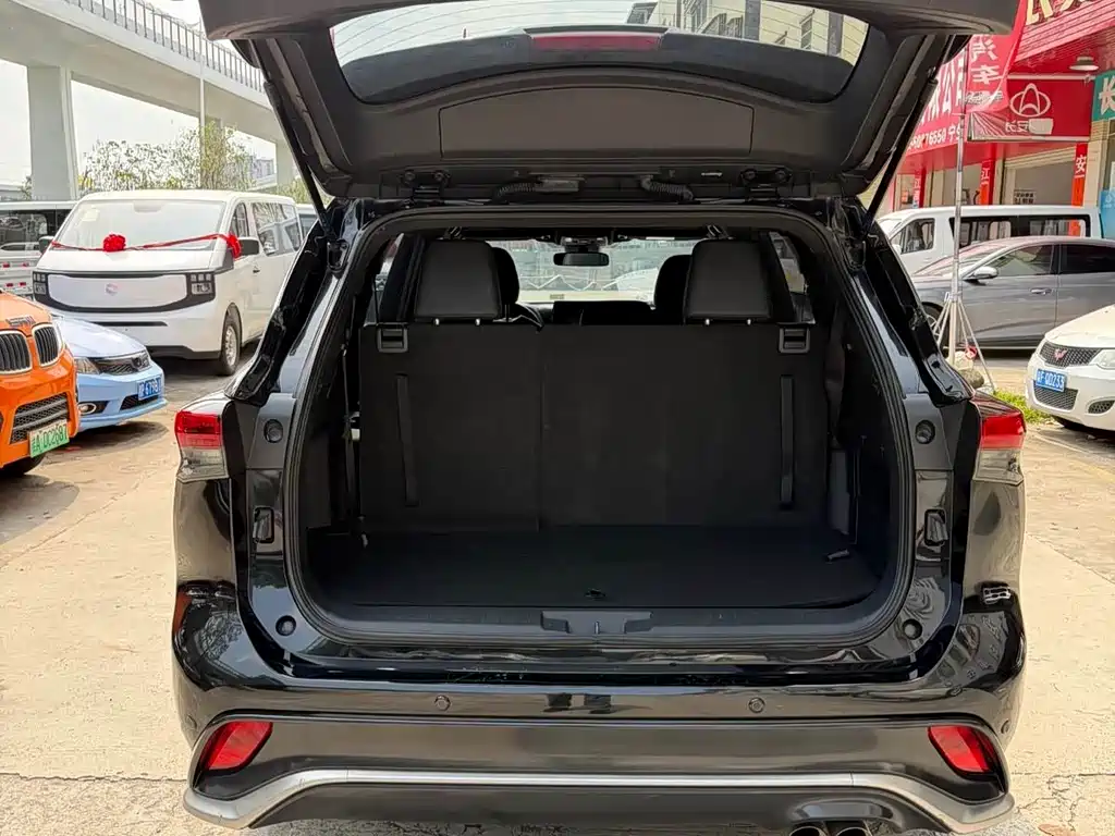 Toyota Crown Kluger 2022