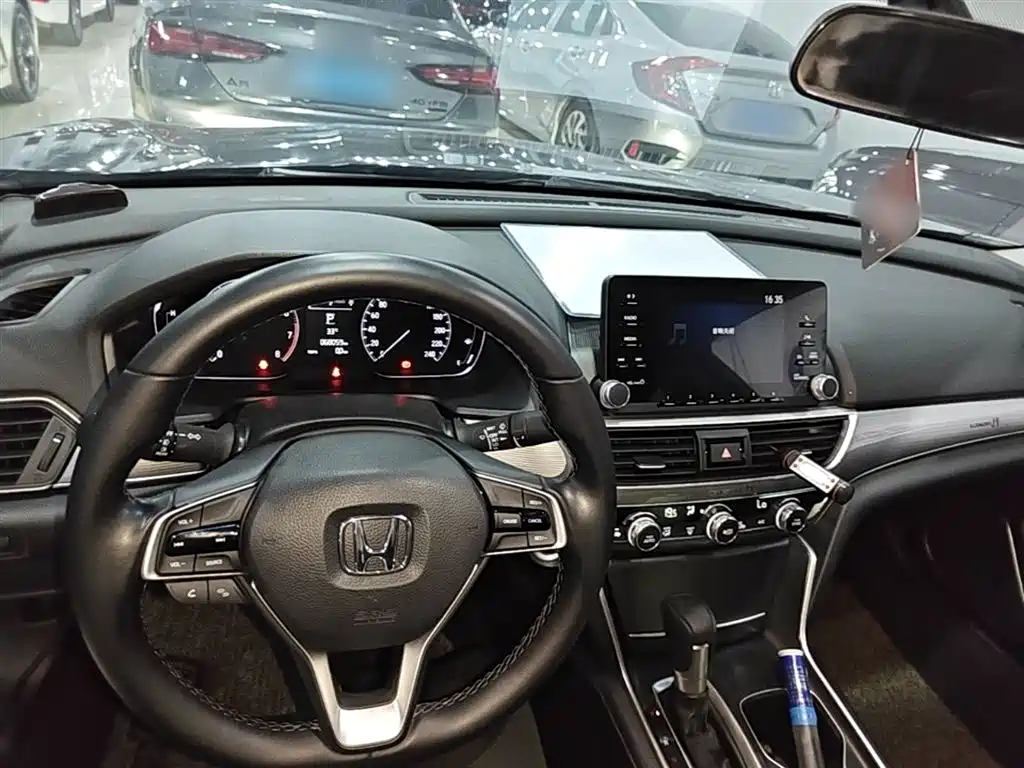Honda Accord 2020 — фото 10