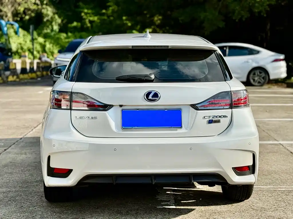 Lexus CT 2017 — фото 4