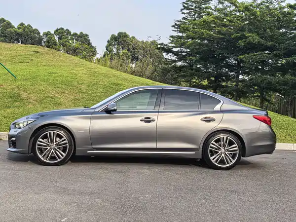 Infiniti Q50L 2015