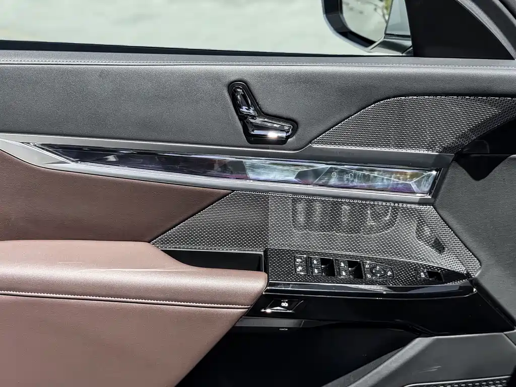 BMW 7 Series 2024 — фото 13