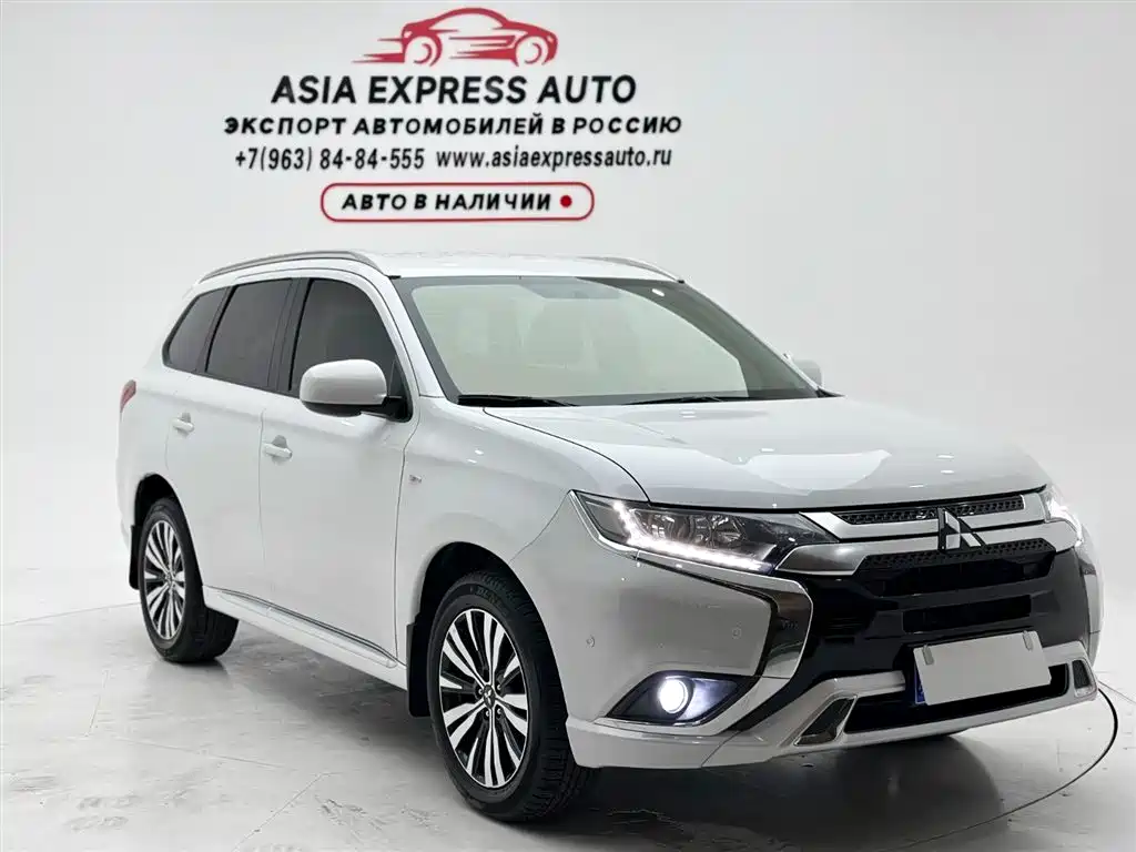 Mitsubishi Outlander 2022 — фото 3